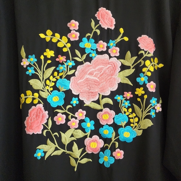Forever 21 Black Embroidered Floral Kimono Large - Picture 5 of 8